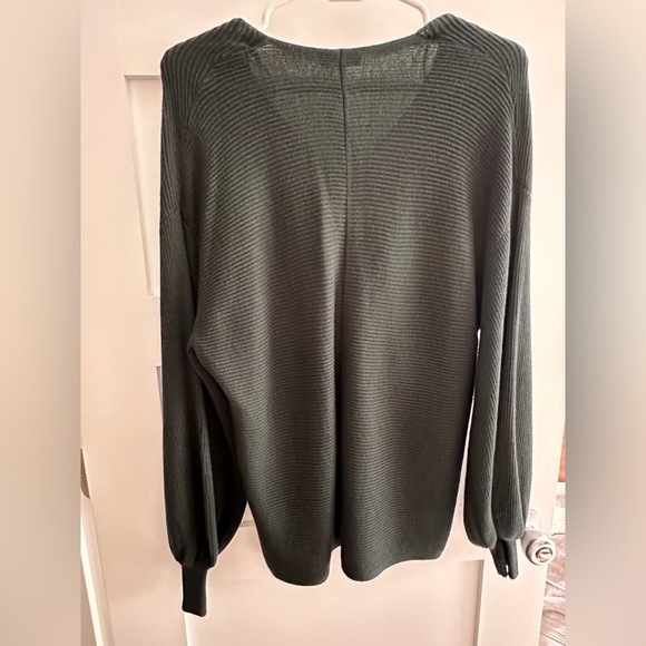 Forest green sweater - Picture 4 of 4